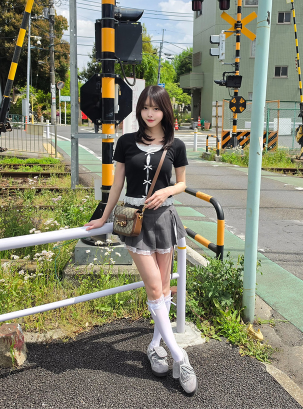 レイヤード風リボンレーストップス