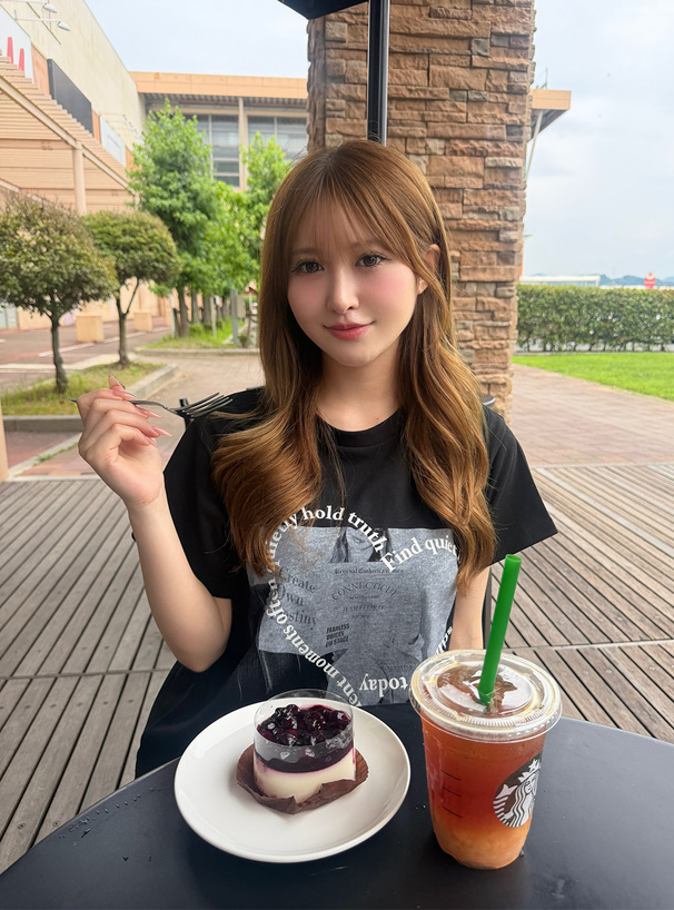 グラフィックロゴプリントTシャツ