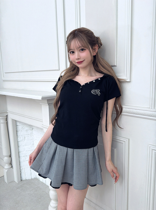 フード付きラインストーンロゴヘンリーネックトップス