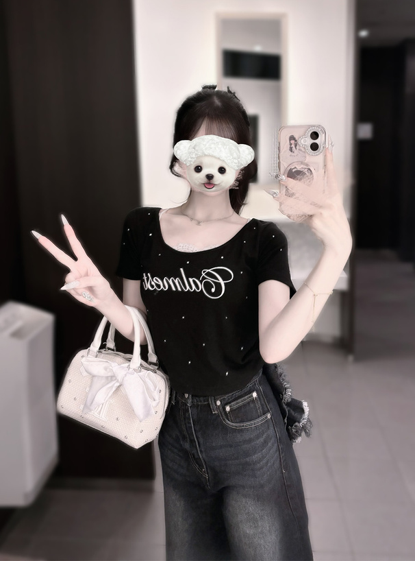 ラインストーンロゴ刺繍ショート丈Tシャツ