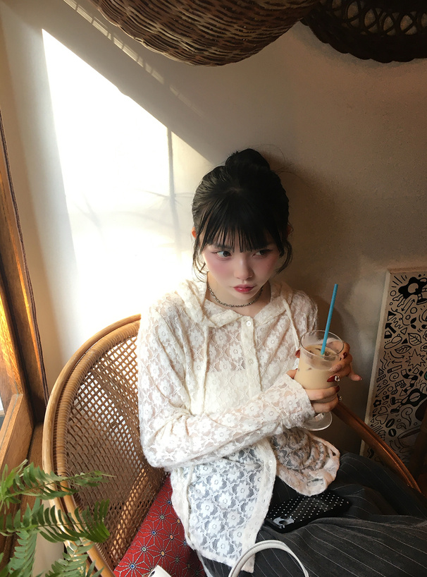 フード付きフラワーレースドロストトップス