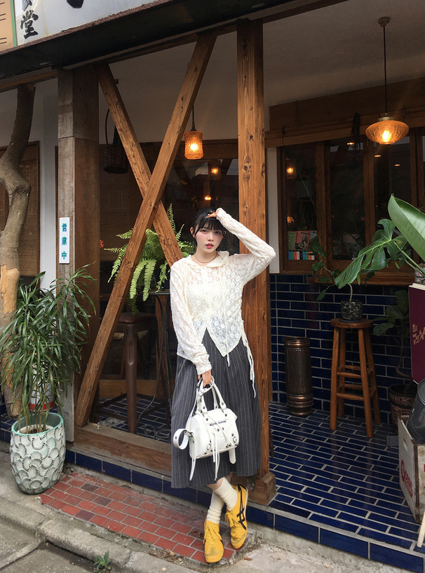 フード付きフラワーレースドロストトップス