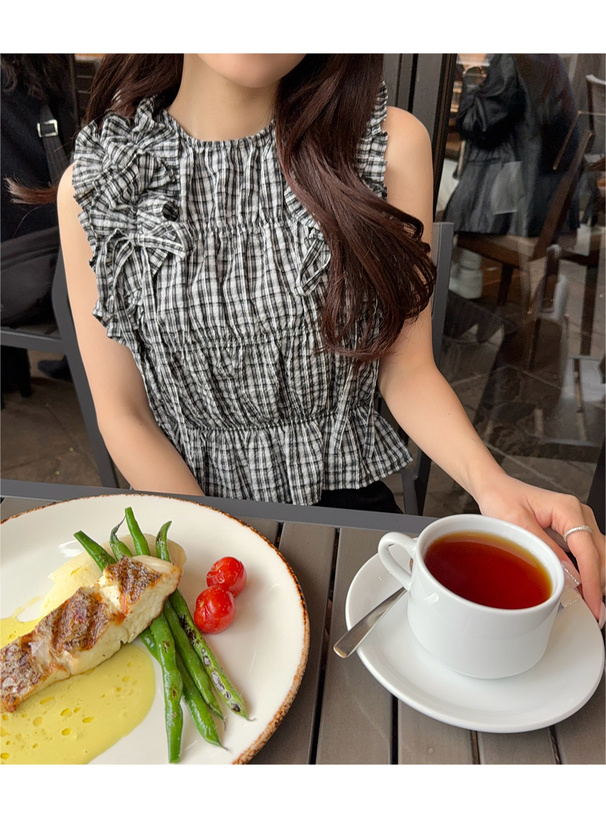 チェック柄フリルノースリーブトップス