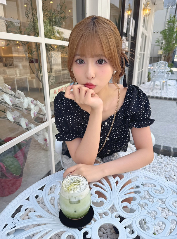 ドット柄ギャザーフリルトップス