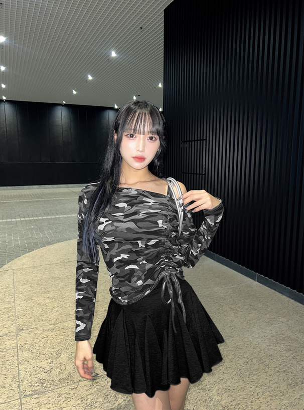 カモフラージュ柄ワンショルダードロストトップス