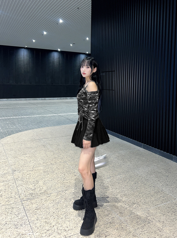 カモフラージュ柄ワンショルダードロストトップス