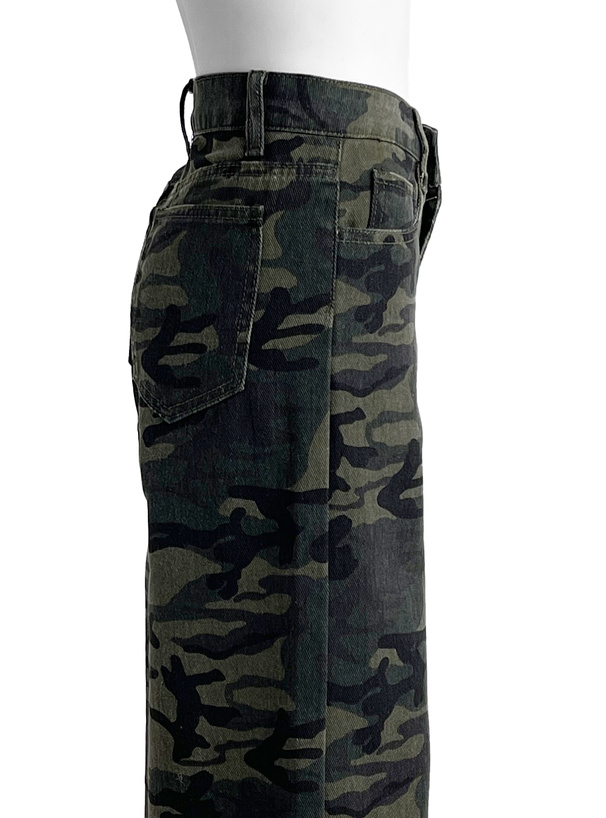 カモフラージュ柄ワイドパンツ