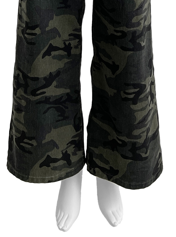 カモフラージュ柄ワイドパンツ