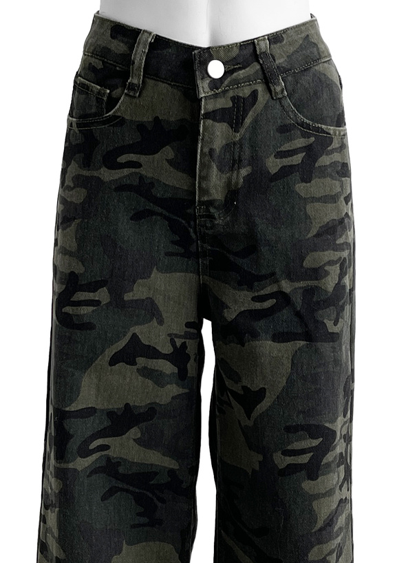 カモフラージュ柄ワイドパンツ