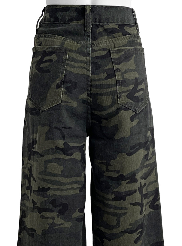 カモフラージュ柄ワイドパンツ