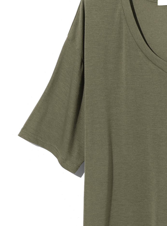 VネックドロップショルダーTシャツ