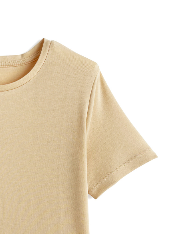 クルーネックショート丈Tシャツ