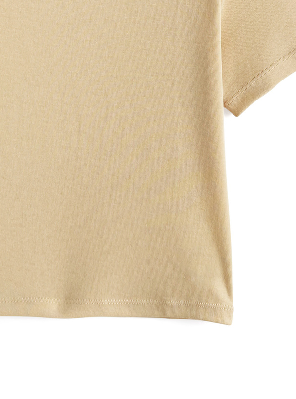 クルーネックショート丈Tシャツ