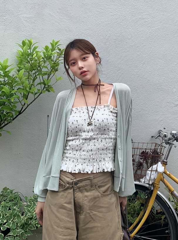 カップ付き花柄シャーリングキャミソール