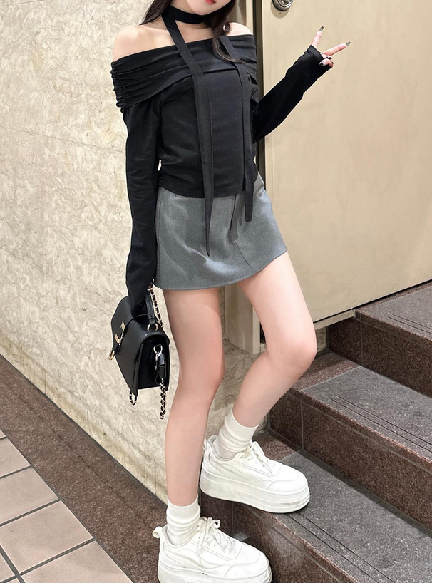 ストール付きオフショルダートップス