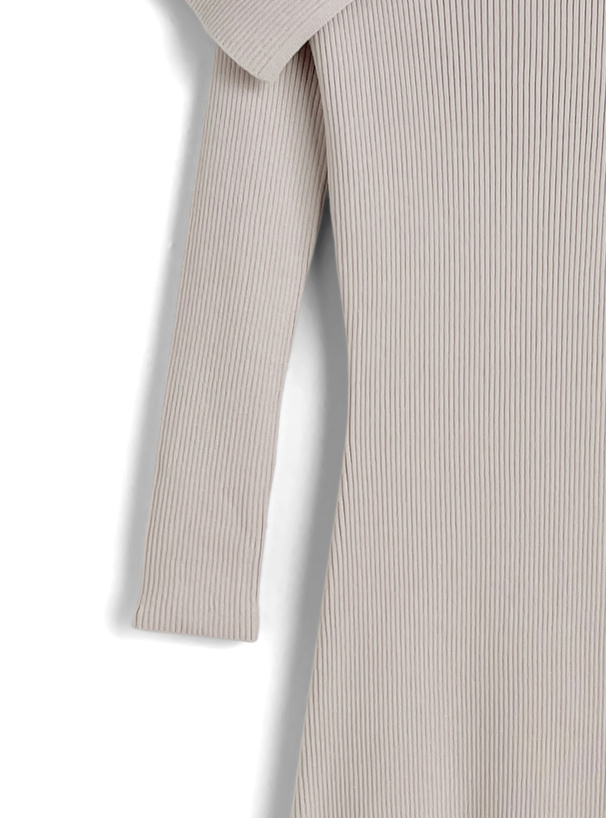 ケープカラーロングニットワンピース