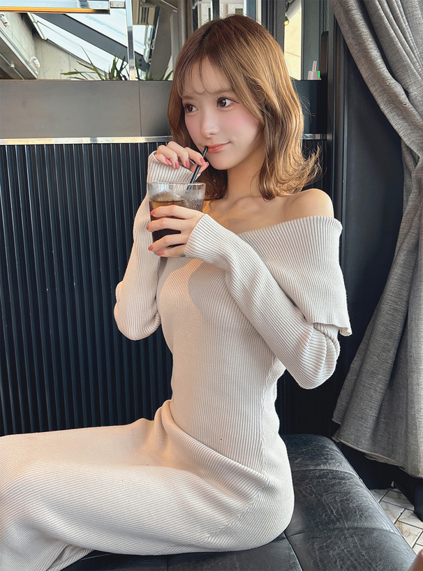 ケープカラーロングニットワンピース