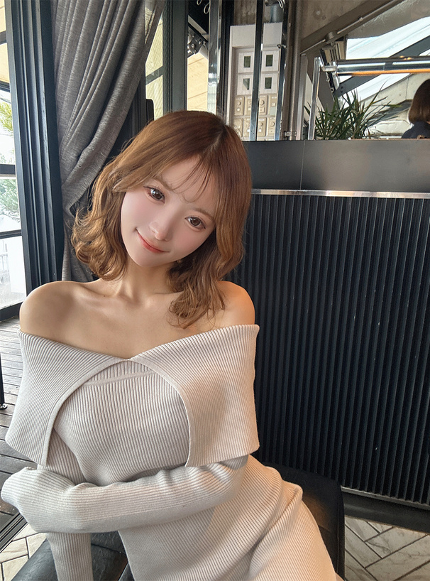 ケープカラーロングニットワンピース