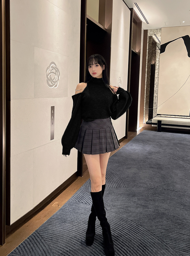 ストラップ付きショルダーオープンニットトップス