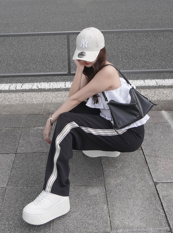 サイドラインストレートパンツ