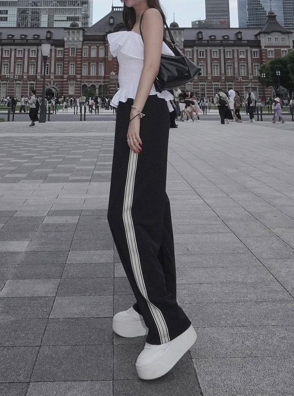 サイドラインストレートパンツ
