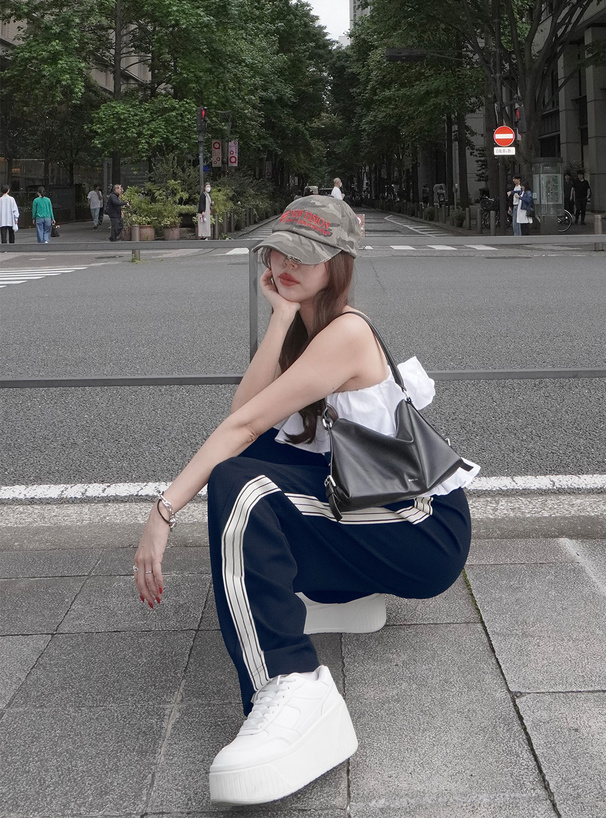 サイドラインストレートパンツ
