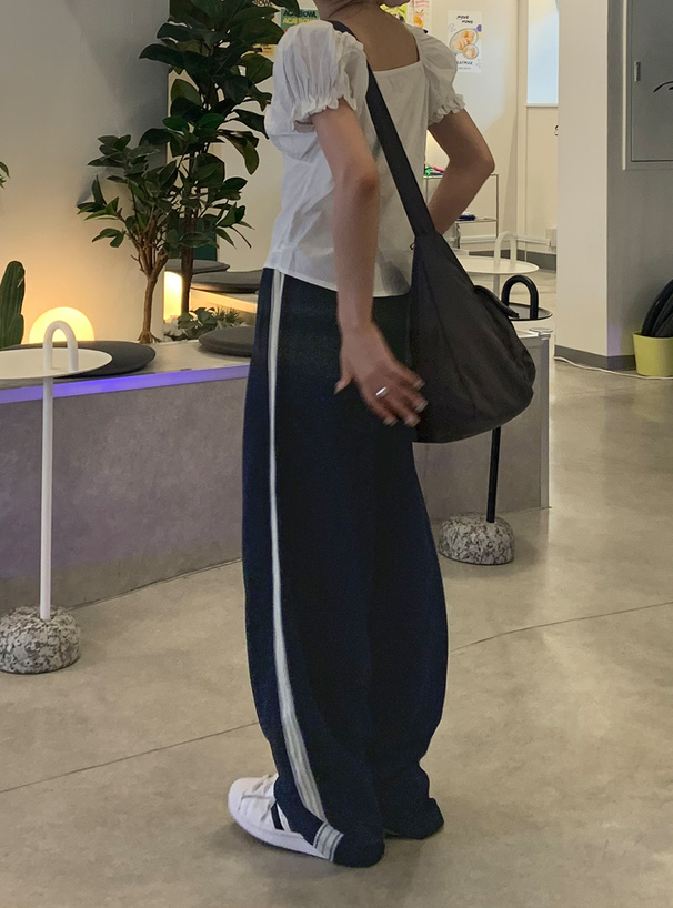 サイドラインストレートパンツ