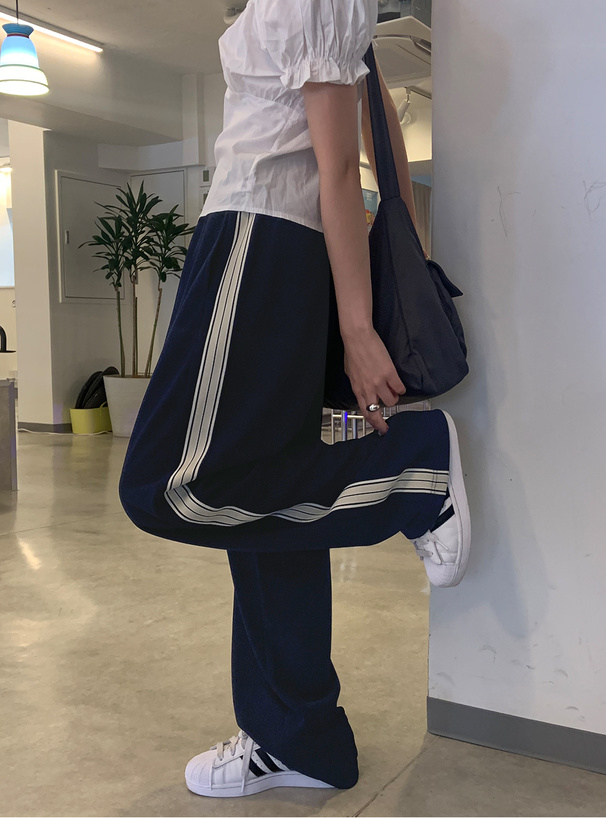 サイドラインストレートパンツ