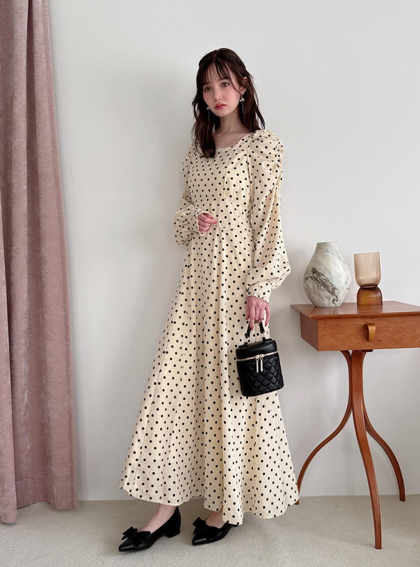 ドット柄パワーショルダーフレアワンピース
