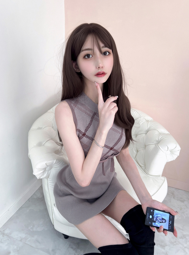 チェック柄ノースリーブニットミニワンピース