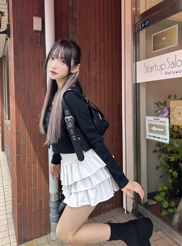 レイヤード風レースアップリブトップス