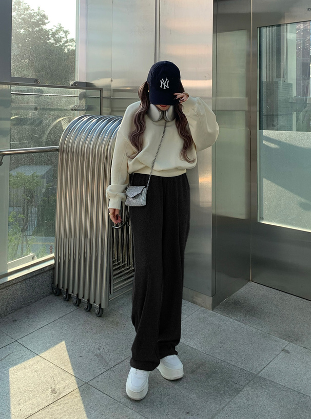 リブニットソーストレートパンツ