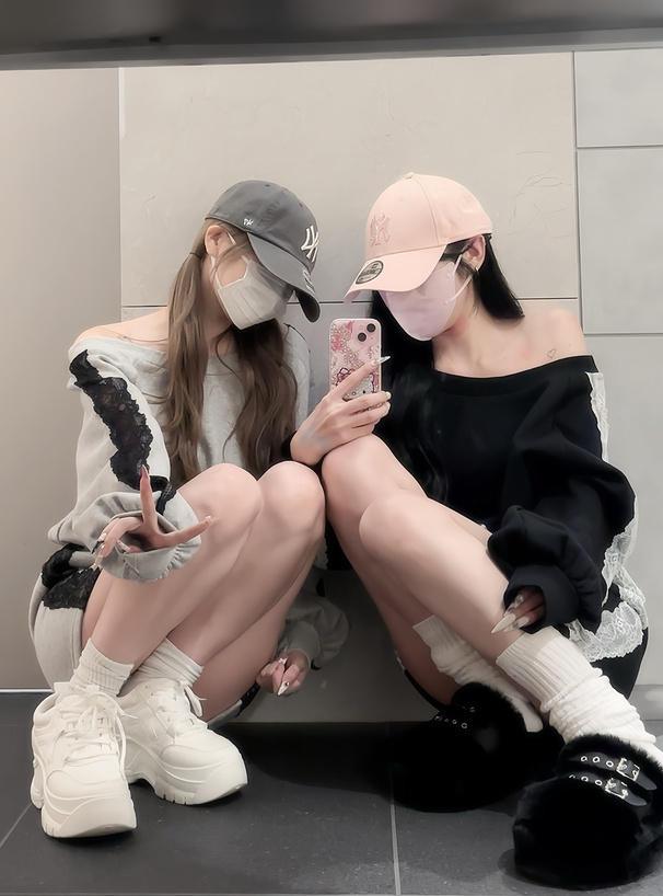 オフショルダーサイドレーススウェットワンピース