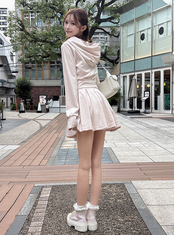 ラインストーンロゴダブルジップパーカー×インパン裏地付きフレアミニスカートベロアセットアップ