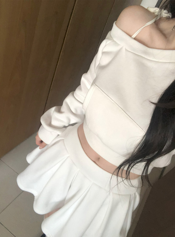 ワンショルダートップス×インパン裏地付きフレアミニスカートスウェットセットアップ