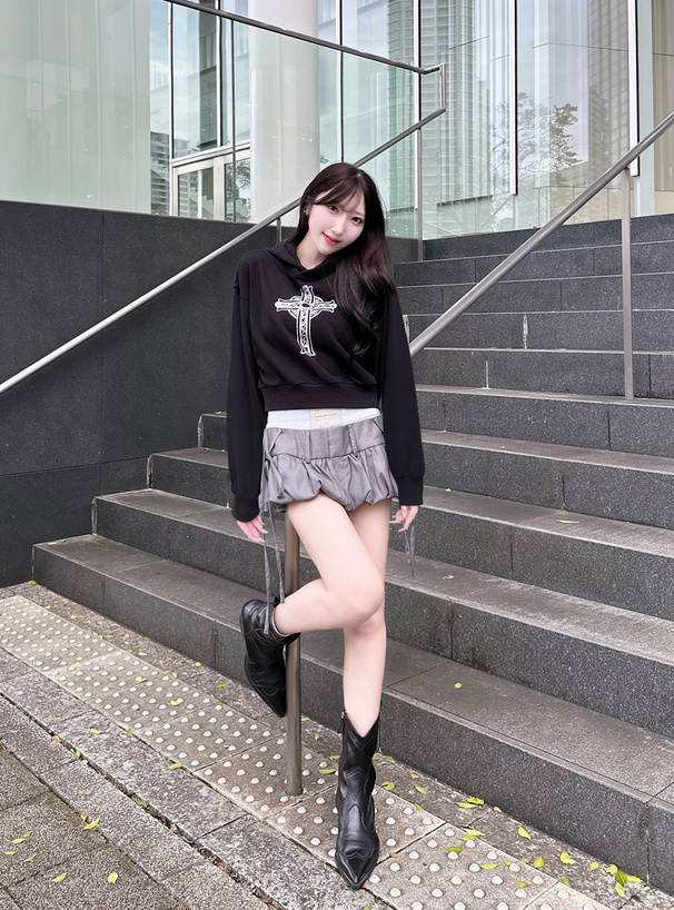 ラインストーンクロスロゴスウェットパーカー