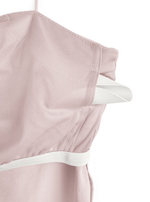 カップ付きナローストラップキャミソール