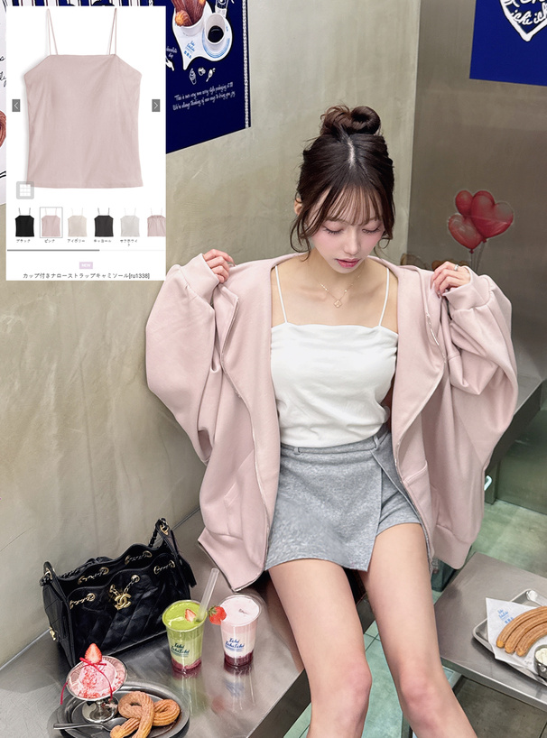 カップ付きナローストラップキャミソール