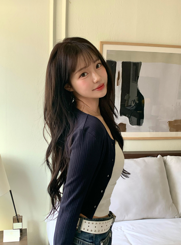 カップ付きナローストラップキャミソール