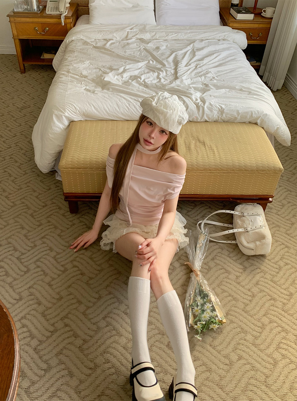 タイ付きオフショルダードレープトップス