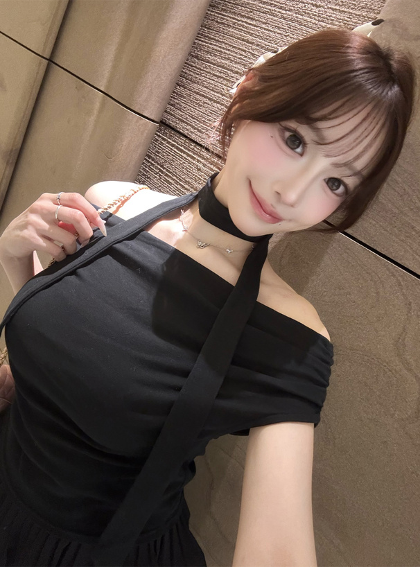 タイ付きオフショルダードレープトップス