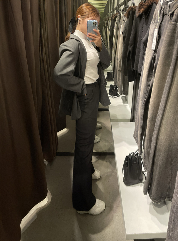 センタープレスタックフレアパンツ