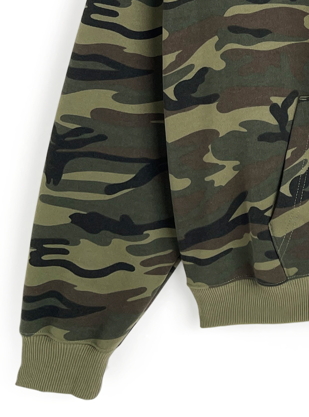 カモフラージュ柄ロゴプリントスウェットパーカー