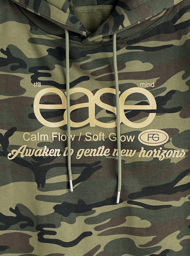 カモフラージュ柄ロゴプリントスウェットパーカー