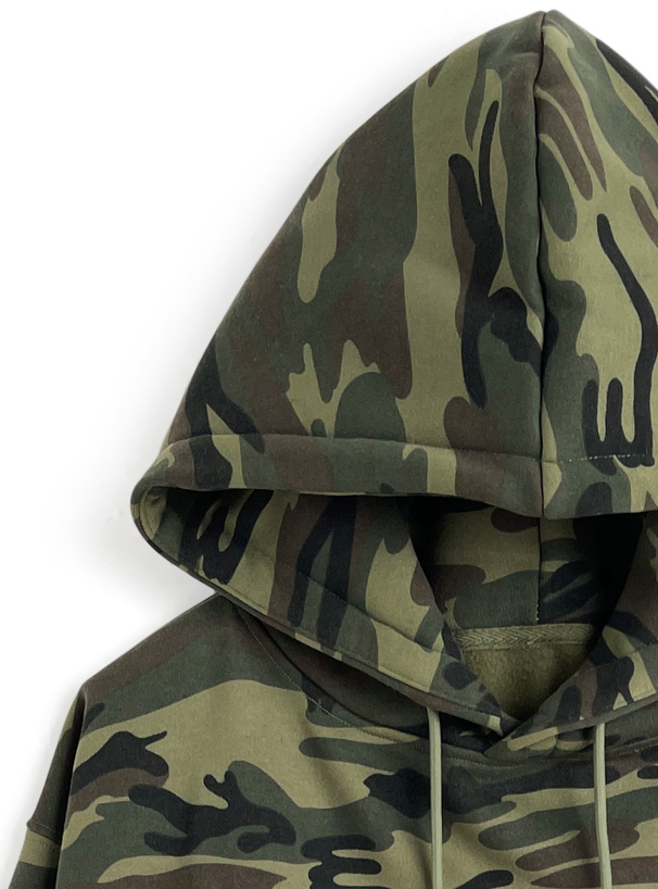 カモフラージュ柄ロゴプリントスウェットパーカー