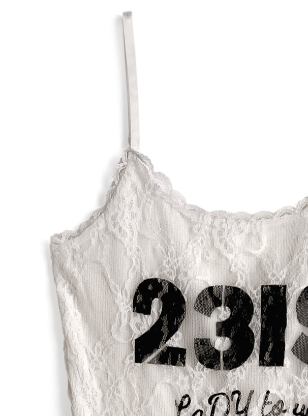 ロゴプリントアシンメトリーレースキャミソール