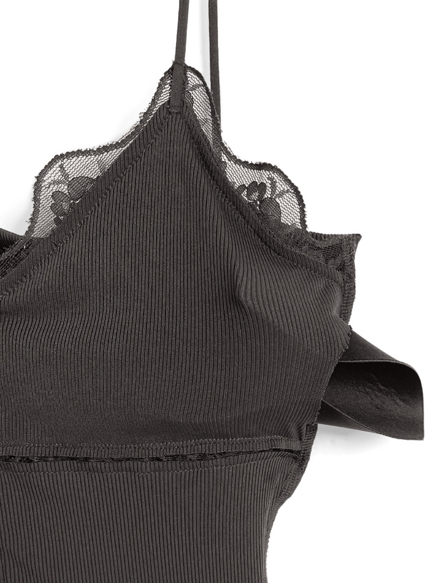 カップ付きレースキャミソール