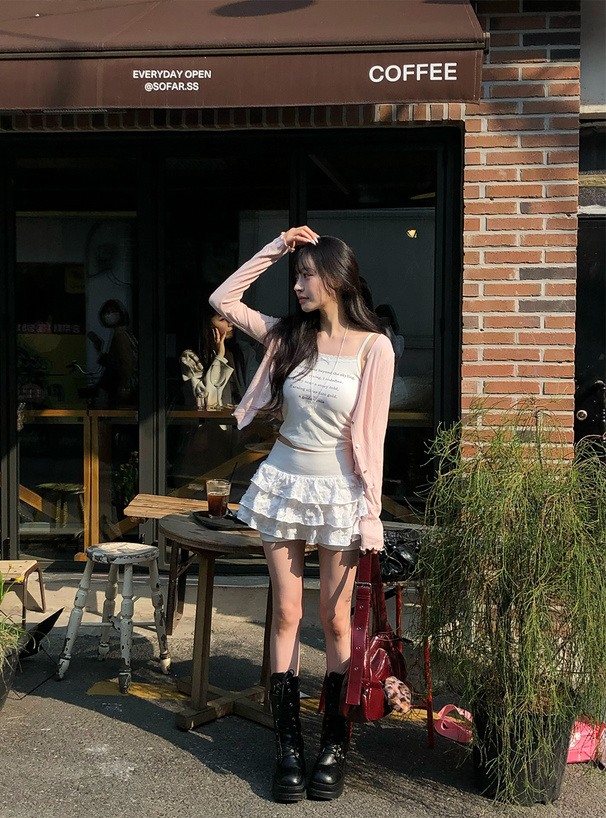 カップ付きレースロゴプリントキャミソール