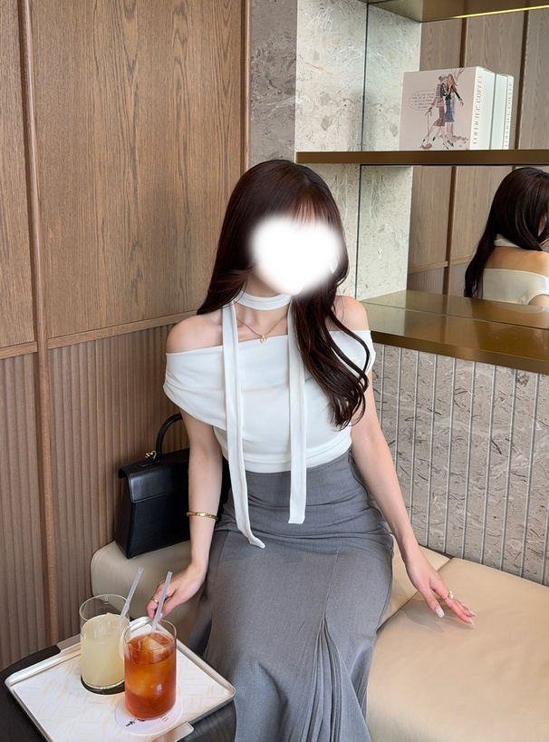 タイ付きオフショルダートップス