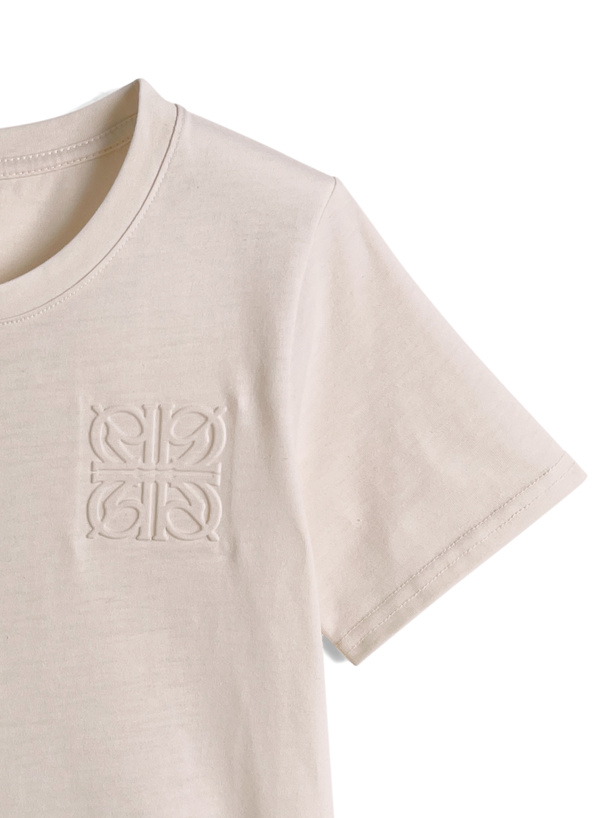 エンボスロゴTシャツ